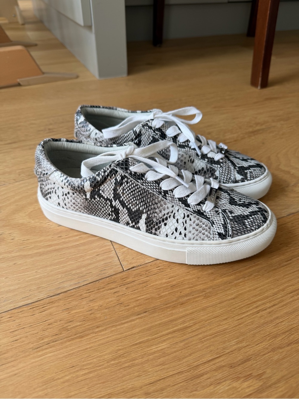 J Slides White & Black Snake-Print Low Top Sneakers size 6 never worn
